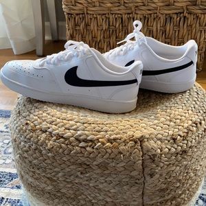 Nike low top court vision